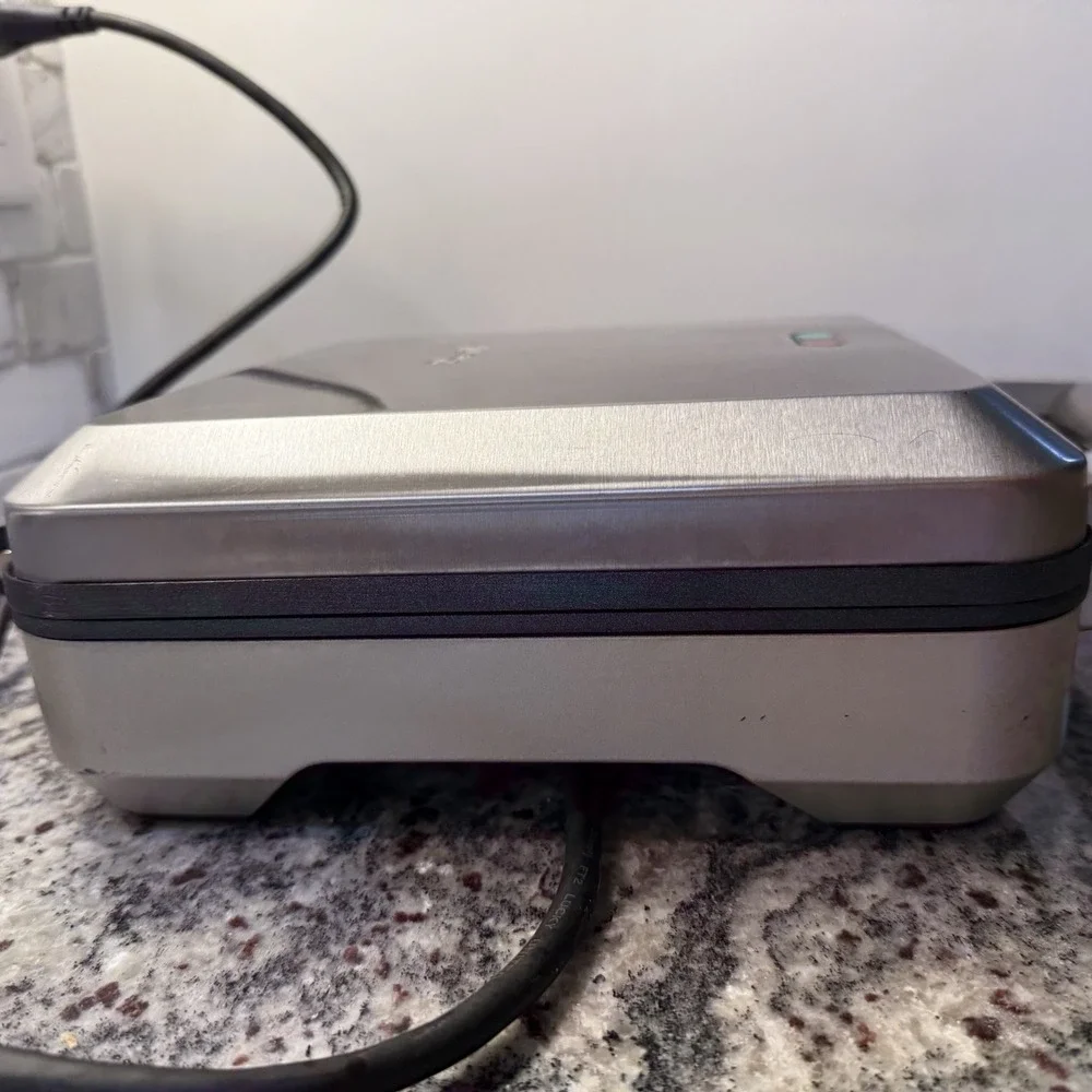 Breville BP1640XL 1200W Personal Pie Maker Stainless Steel. - Working